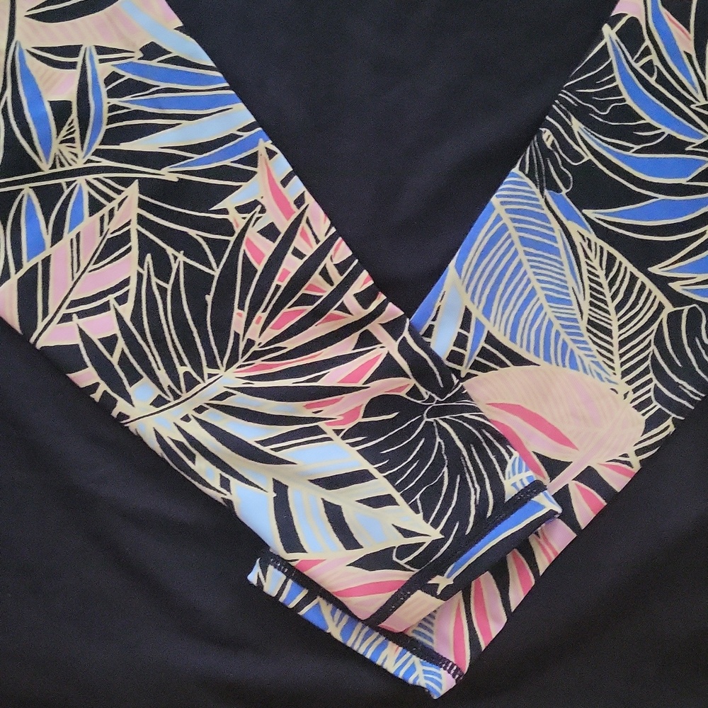 Hurley Rashguard - Picture 3 of 5